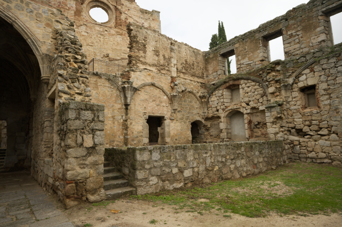 Sacristia desde el claustro del monasterio de Valdeiglesias